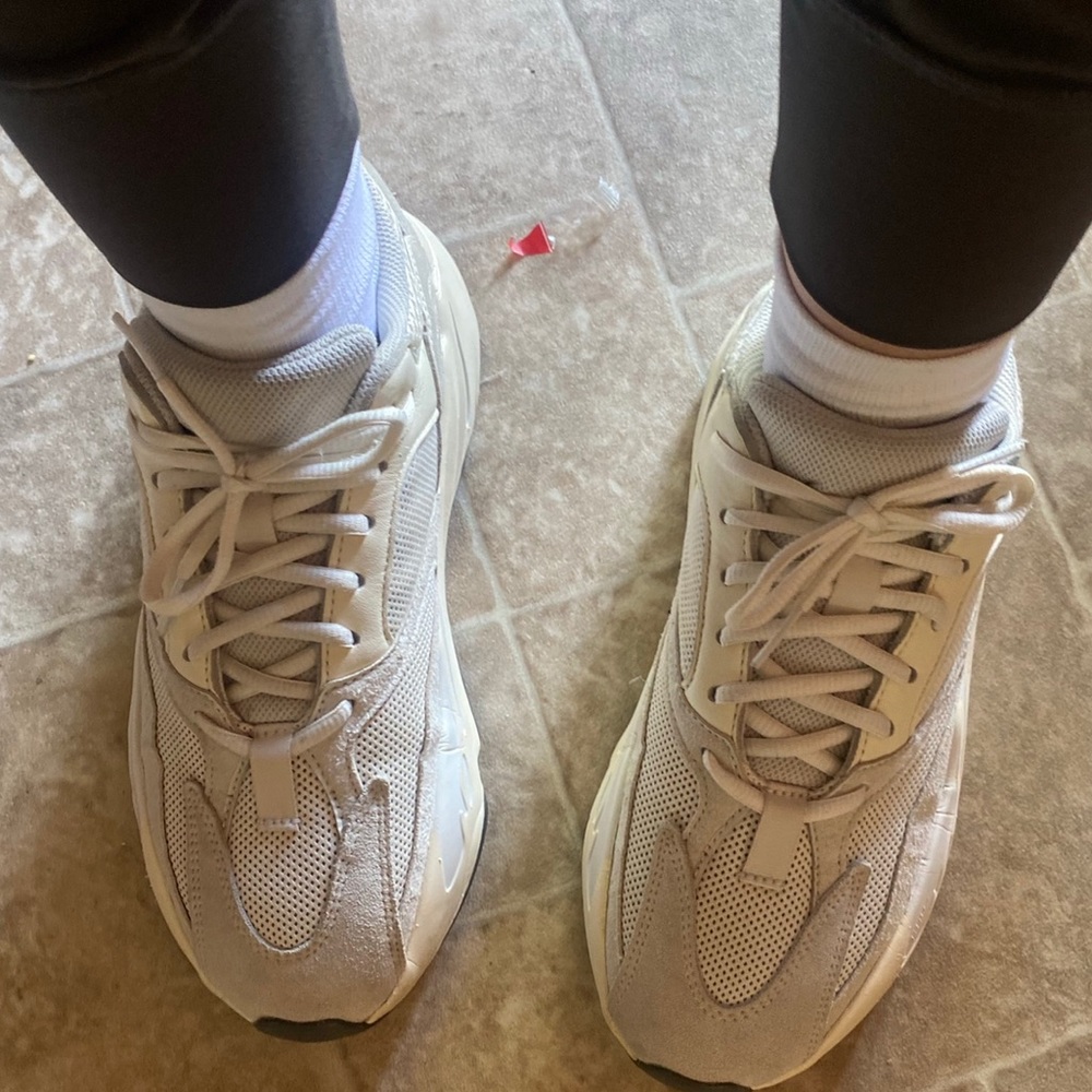 Yeezy boost 700 analog